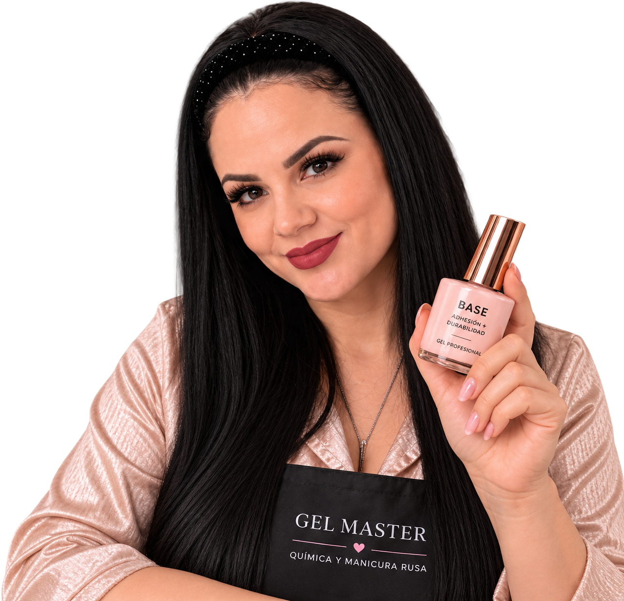 Gerimar sosteniendo una base de gel en su salón de manicura